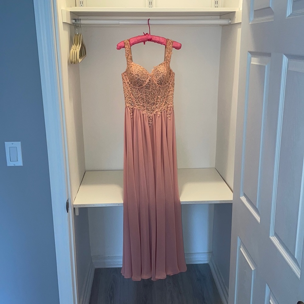 Alfabeta gown - Picture 1 of 4
